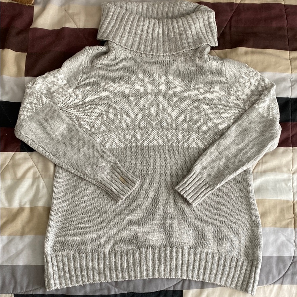 Dressbarn pale grey and white Nordic pullover Knit Cowl Neck Sweater ❄️